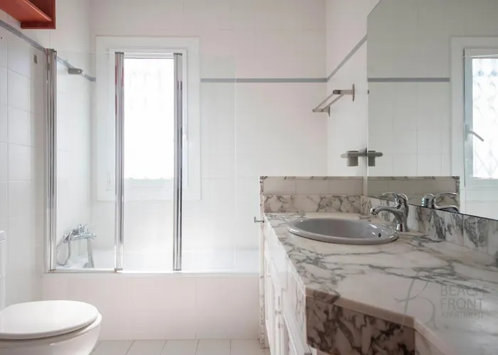 R153 - Espaciosa Con Piscina Privada En Villa