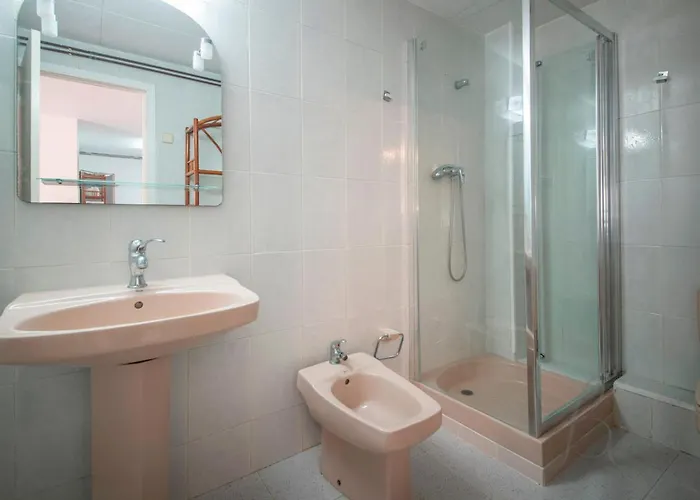 R153 - Espaciosa Con Piscina Privada En *