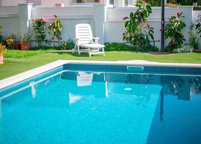 R153 - Espaciosa Con Piscina Privada En Villa Coma-ruga
