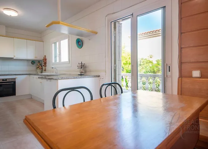 R153 - Espaciosa Con Piscina Privada En Villa