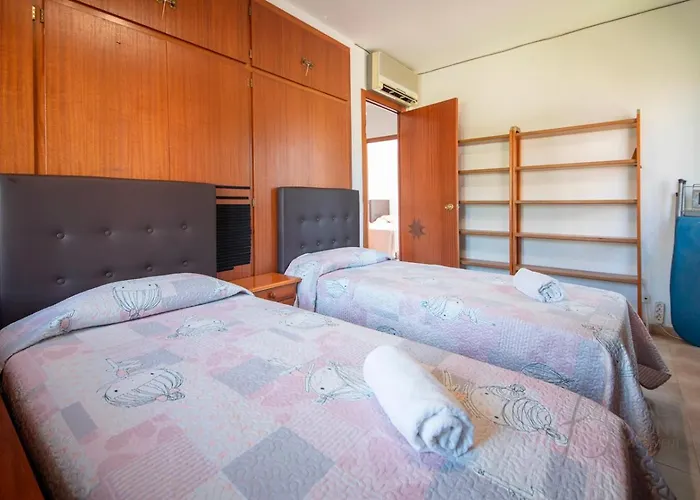R153 - Espaciosa Con Piscina Privada En *