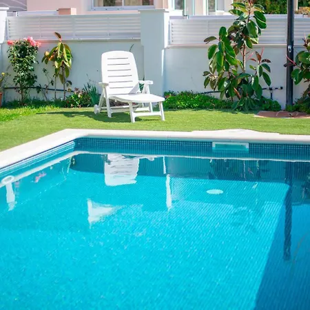 R153 - Espaciosa Con Piscina Privada En Villa Coma-ruga