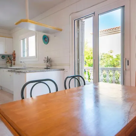 R153 - Espaciosa Con Piscina Privada En Villa