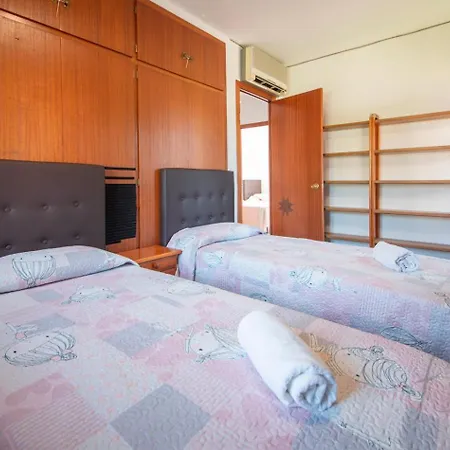 R153 - Espaciosa Con Piscina Privada En *