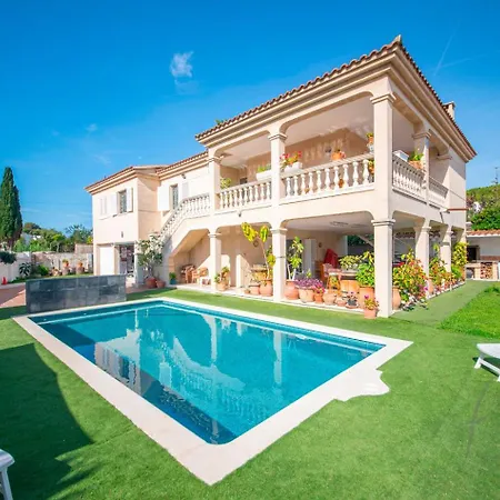 R153 - Espaciosa Con Piscina Privada En