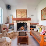 R153 - Espaciosa Con Piscina Privada En *