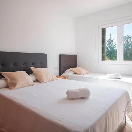 R153 - Espaciosa Con Piscina Privada En 빌라 *